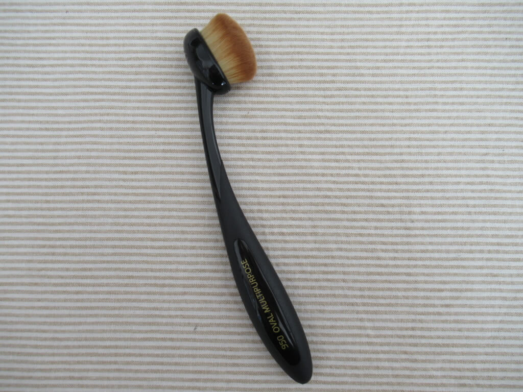 ブデリウムの歯ブラシ型メイクブラシ